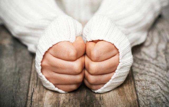 چرا دست هایم همیشه سرد است؟ چرا دست هایم همیشه سرد است؟