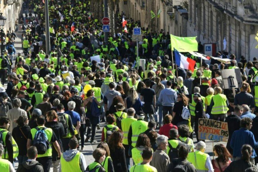 جنبش مردمی جلیقه زردها در فرانسه و سرکوب معترضان توسط پلیس