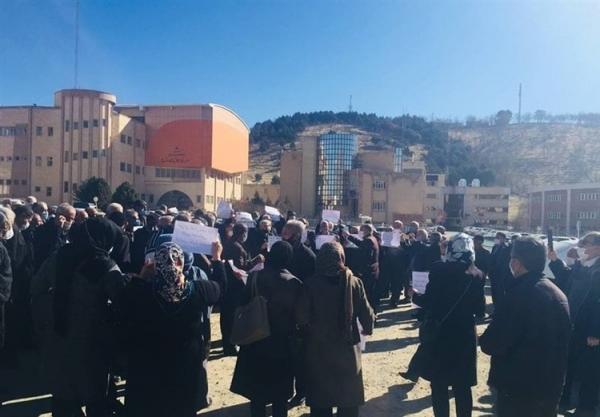 (تصاویر) اعتراض بازنشستگان تأمین اجتماعی به وضعیت معیشتی (تصاویر) اعتراض بازنشستگان تأمین اجتماعی به شرایط معیشتی