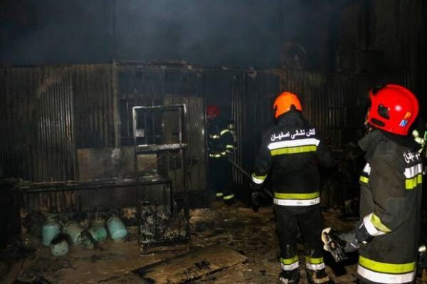 آتش سوزی در بازار ناصر خسرو، 15 مغازه و انبار آتش گرفتند